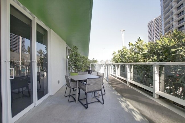 Building Photo - 1756 N Bayshore Dr