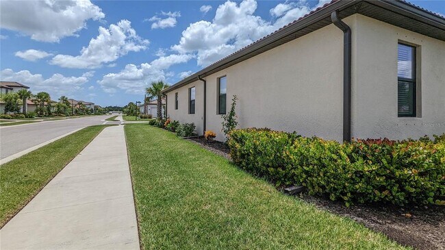 Building Photo - 9904 Hilltop Dr