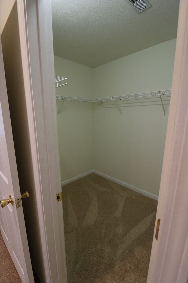 Building Photo - First month's RENT FREE!  3 Bedroom 3 Bath House Next to Campus