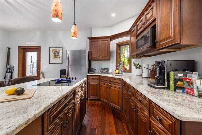 Building Photo - 216 Gray Craig Rd