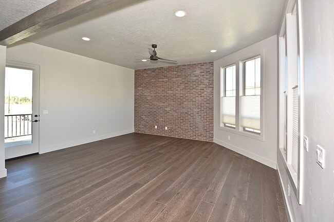 Building Photo - One of a Kind-3 Bedroom and 3 Bathroom Luxury Townhouse in Harris Ranch.