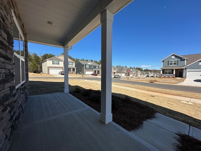 Building Photo - Brand New Home