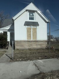 Building Photo - 5 Bedroom 2 full bath spacious home