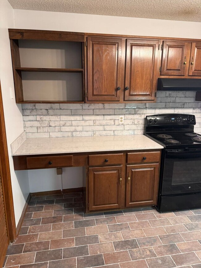 Building Photo - 1175 Pebble Dr