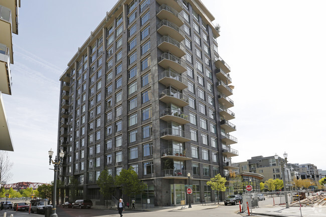 Building Photo - The Pinnacle Condominiums