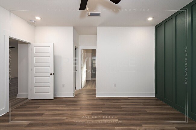 Building Photo - Charming Gold Fortified Home in Live Oak E...