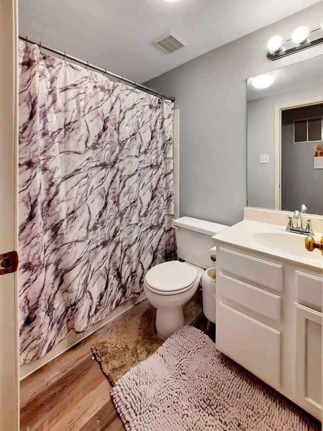 Building Photo - Spacious 3BR/2.5BA End-Unit TH in Windsor Mill + Move-In Special!