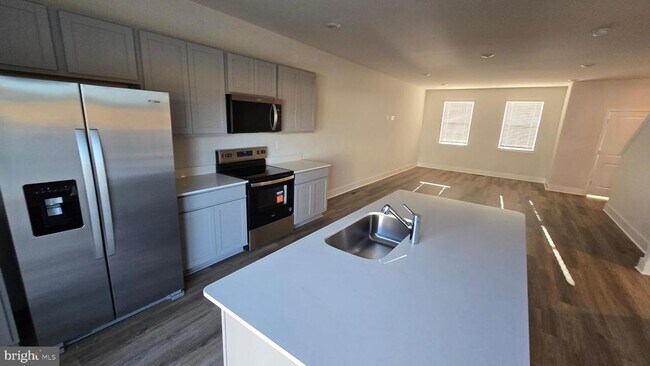 Building Photo - 52 Aloma St