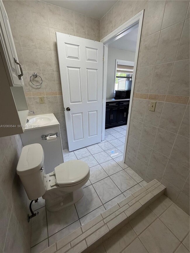 Building Photo - 10903 SW 146th Ct