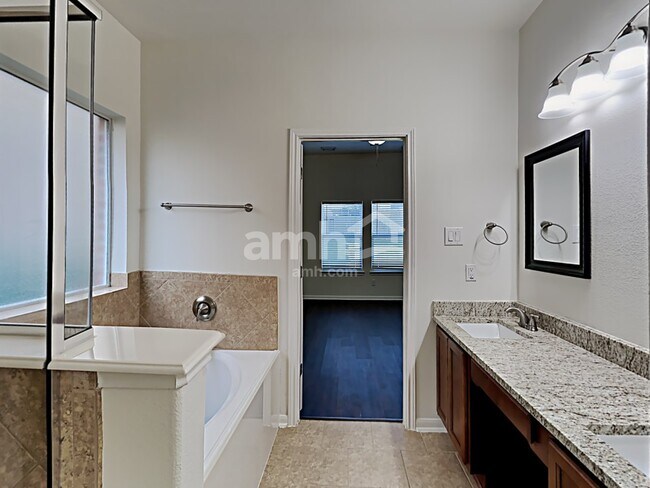 Building Photo - 1735 Park Oak Drive