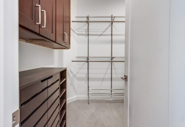 Building Photo - 28548 Meadow Glen Way W
