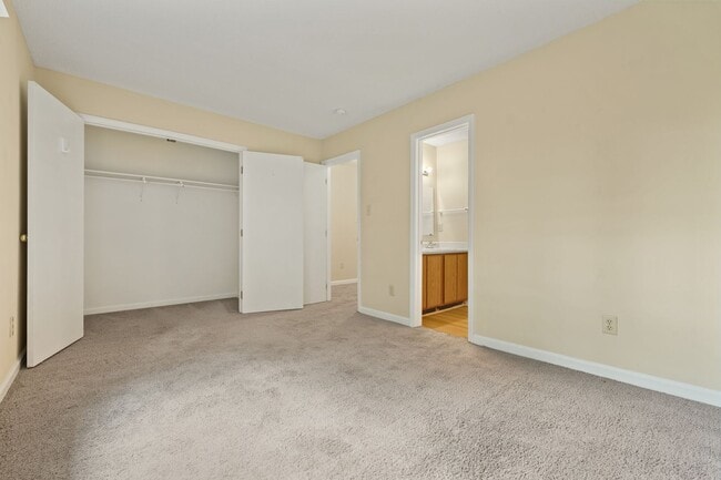 Building Photo - 110 S Peak Dr