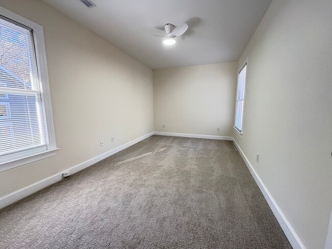 Building Photo - Fabulous 3 Br Townhome  For Rent