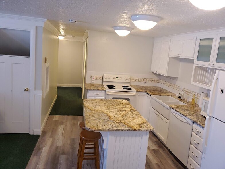 Building Photo - 3271 N 1000 W