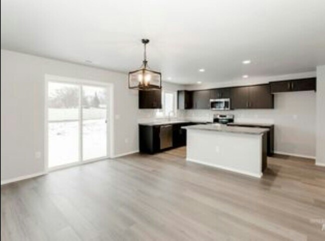 Building Photo - 672 S Blackfoot