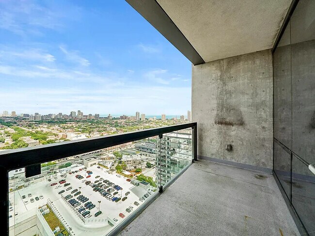 Building Photo - 860 W Blackhawk St