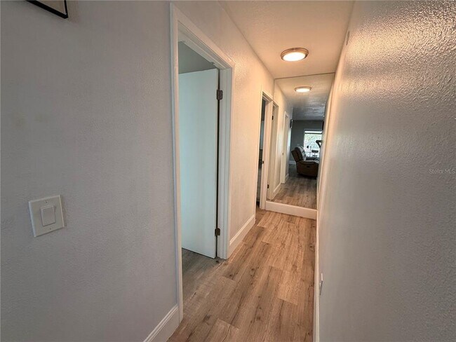 Building Photo - 106 W Cedarwood Cir