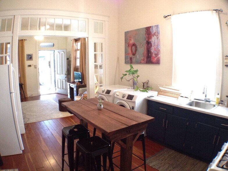 Kitchen with front load washer dryer - 2815 Ursulines Ave