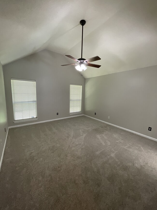 Building Photo - 126 Cross Creek Dr