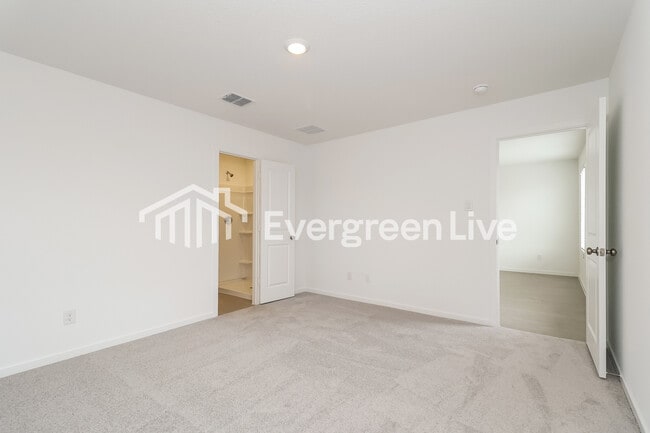 Building Photo - 240 Sycamore Pl