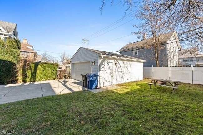 Building Photo - 1643 Lincoln Ave