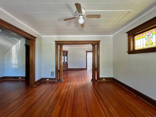 Building Photo - 118 Sutton Ave