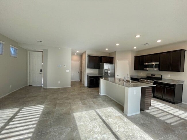 Building Photo - Beautiful South West Home-Coming Soon-8/21/26!