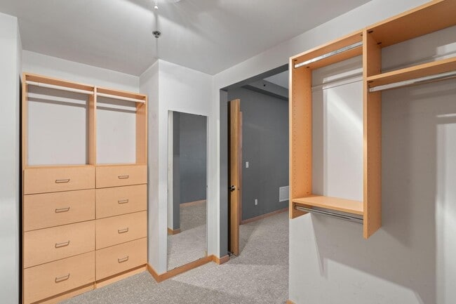 Building Photo - 401 N 2nd St