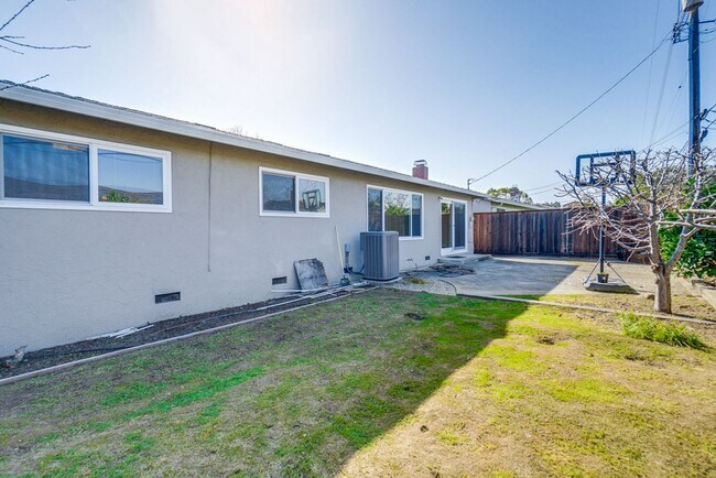 Building Photo - 5097 Forest Glen Dr