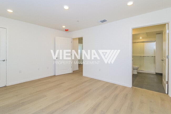Building Photo - Brand NEW Antelope Home is RENT READY!!