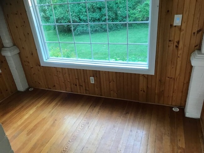Building Photo - Lenox Township home on 5 acres