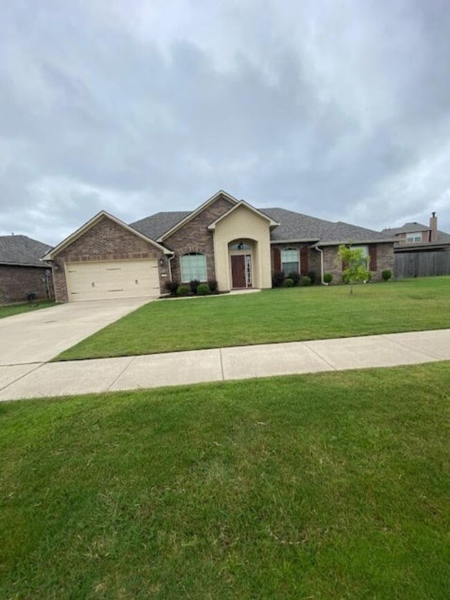 Building Photo - ****LEGACY***