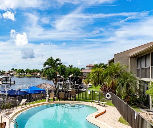 Building Photo - 4803 SW Santa Barbara Ct