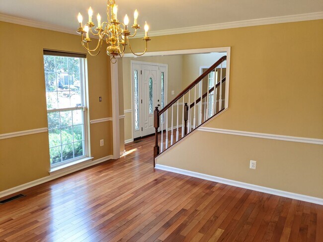 Building Photo - 403 McClellan Dr