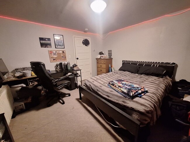 Building Photo - Large 3 Bedroom Open July 1st!