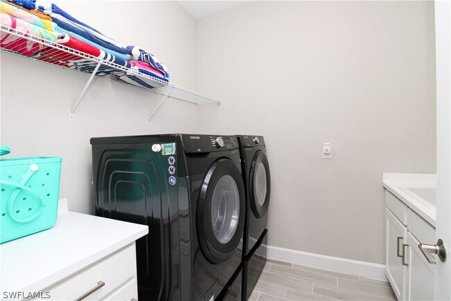 Building Photo - 15565 Vittorio St