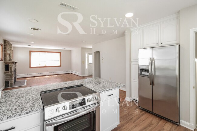 Building Photo - Remarkable Value. Unbeatable Location!