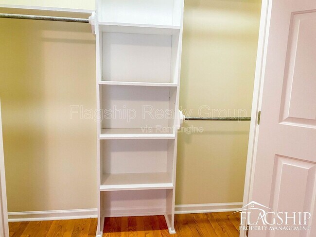 Building Photo - 3638 Highland Dr