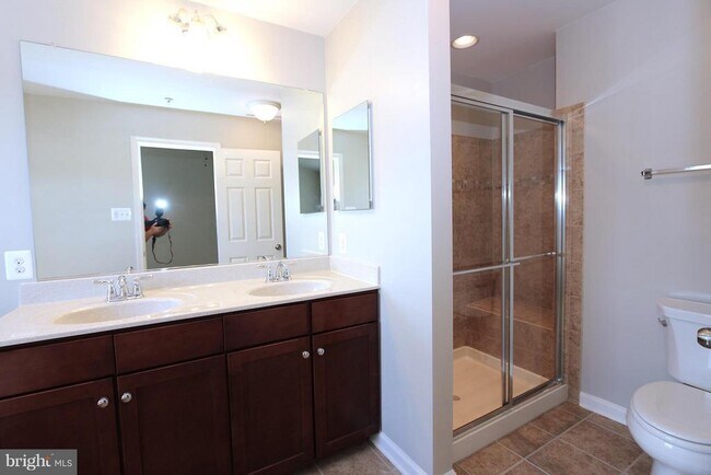 Building Photo - 128 Lullaby Ct