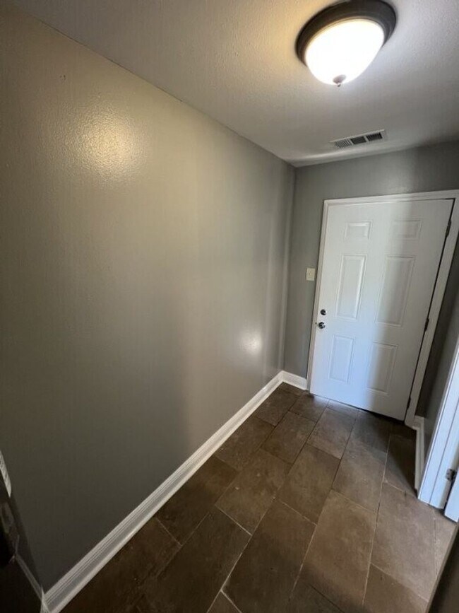 Building Photo - Charming 3 Bedroom Home in a Prime Zachary Location & School District!