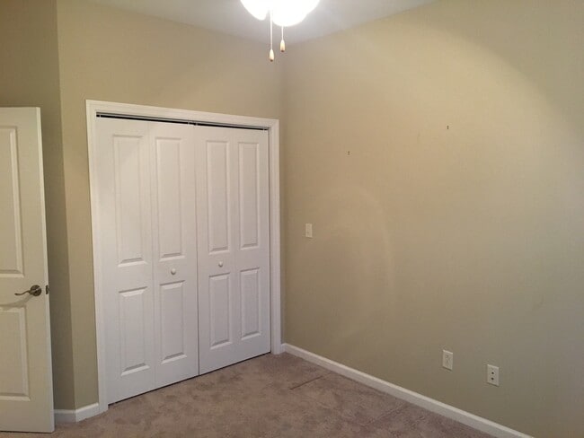Building Photo - 3 Bedroom, 3 1/2 Bath Condo