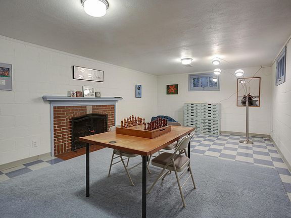 Building Photo - "Charming 3-Bed Home with Granite Elegance...