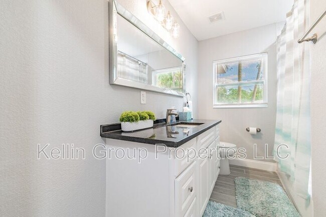 Building Photo - 2221 Calexico Way S
