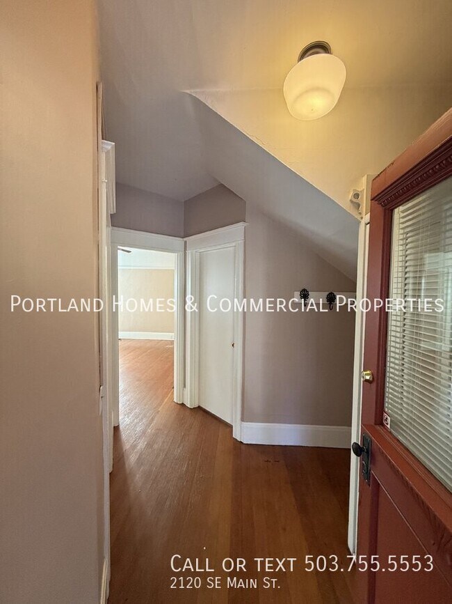 Building Photo - 2120 SE Main St