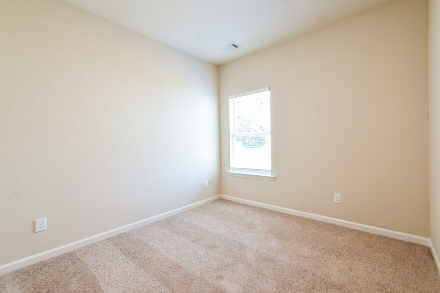 Building Photo - 133 Innis Brk Cir