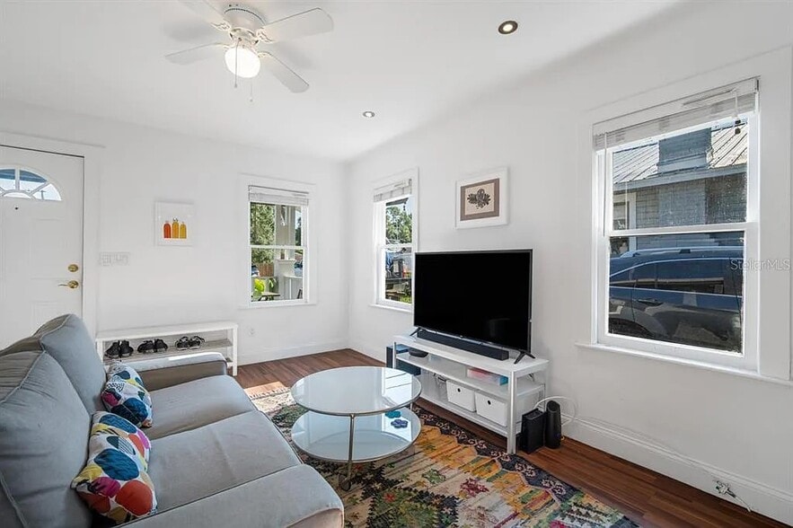 Building Photo - 212 W North Bay St