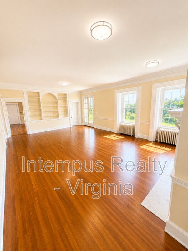 Building Photo - 7296 Fenton Farm Ln