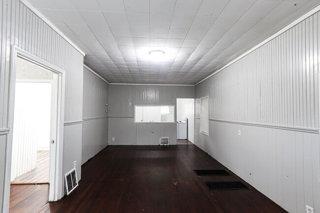 Building Photo - $500 off 1st full months rent.  ***Not Sec...