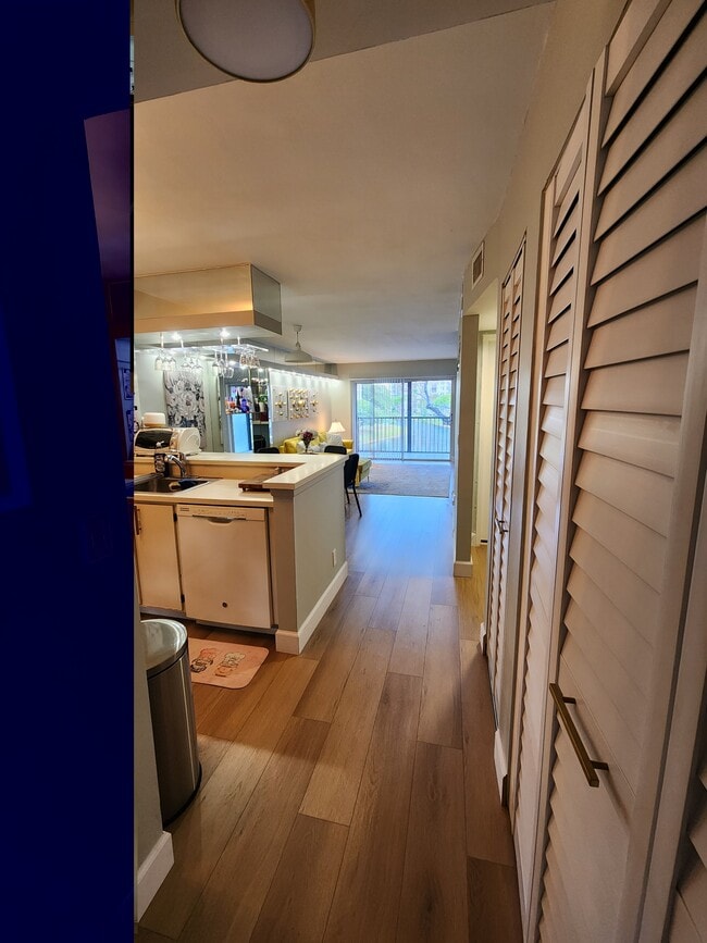 Building Photo - 2228 N Cypress Bend Dr