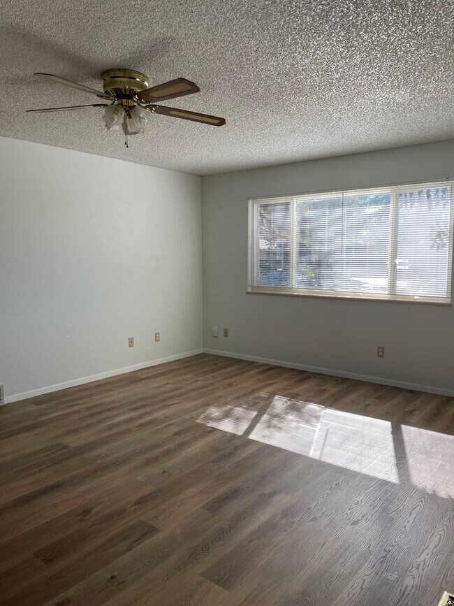 Building Photo - 2143 Ryeland Ln